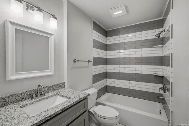 130 BOLERIO DR, Universal City, TX 78148