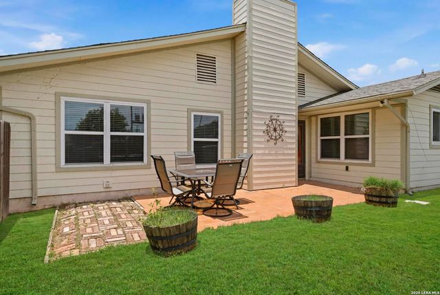 130 BOLERIO DR, Universal City, TX 78148