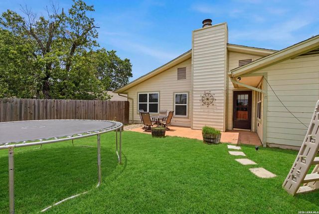 130 BOLERIO DR, Universal City, TX 78148