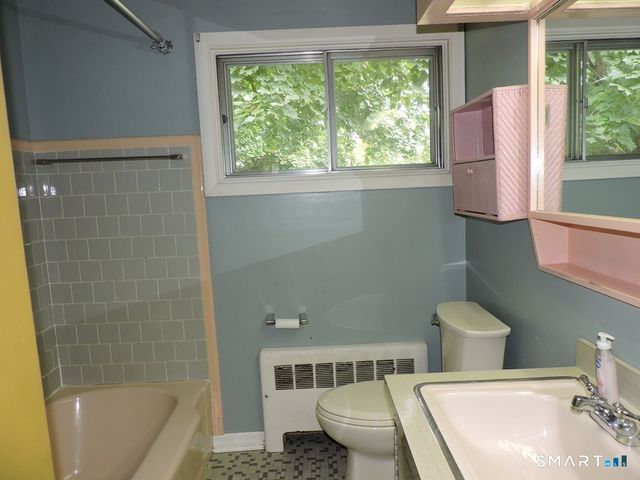 92 Vernon Street, Manchester, CT 06042