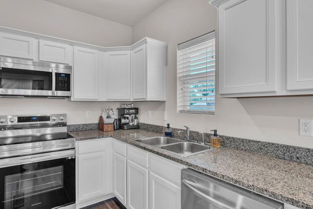 1105 Candice Dr, Whitehouse, TX 75791