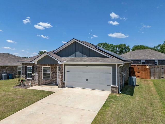 1105 Candice Dr, Whitehouse, TX 75791