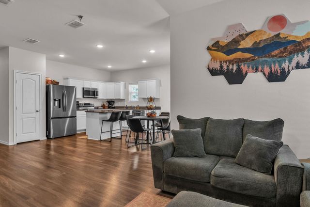 1105 Candice Dr, Whitehouse, TX 75791