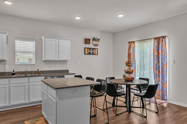 1105 Candice Dr, Whitehouse, TX 75791