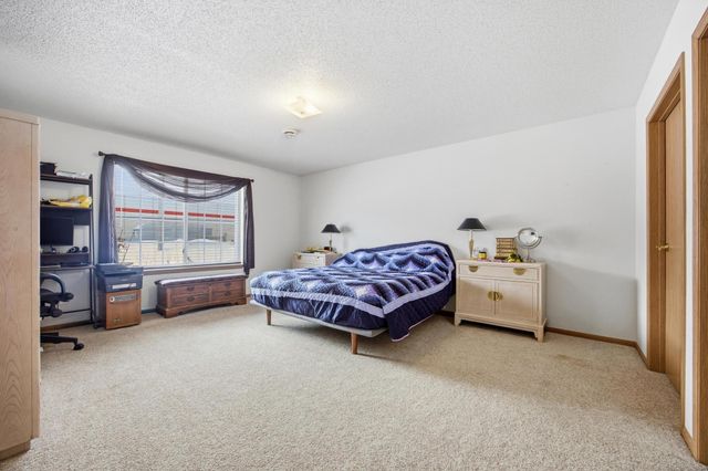 328 30th Street N, Moorhead, MN 56560