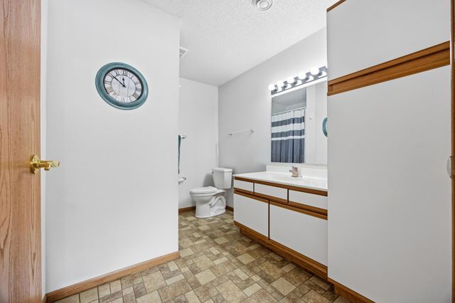 328 30th Street N, Moorhead, MN 56560