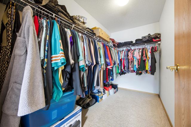 328 30th Street N, Moorhead, MN 56560