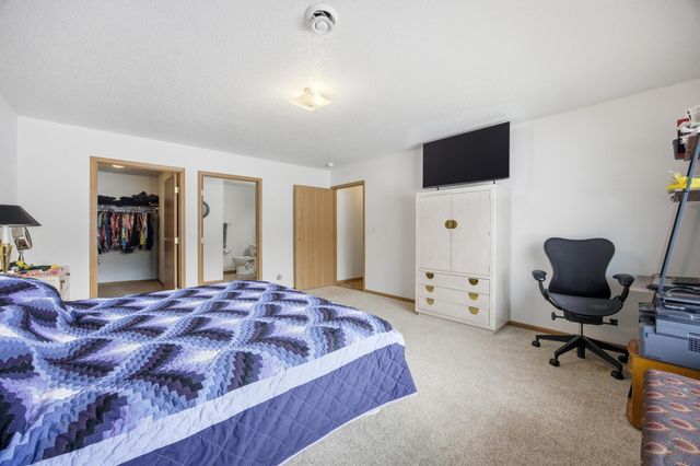 328 30th Street N, Moorhead, MN 56560