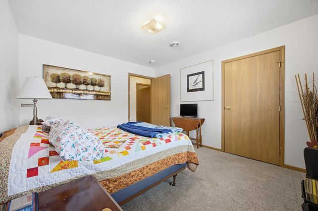 328 30th Street N, Moorhead, MN 56560