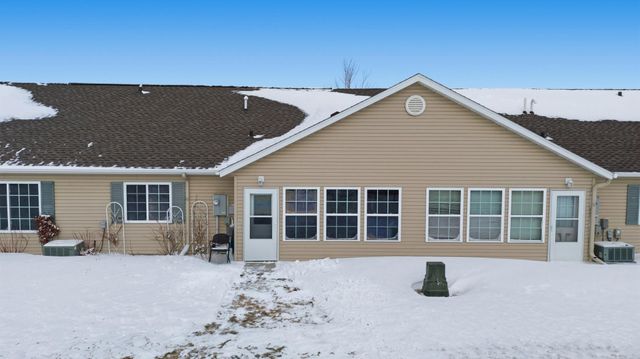 328 30th Street N, Moorhead, MN 56560