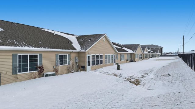 328 30th Street N, Moorhead, MN 56560