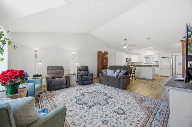 328 30th Street N, Moorhead, MN 56560