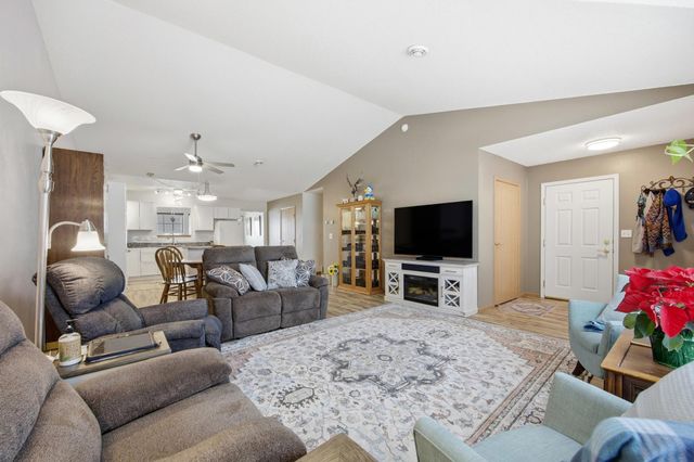 328 30th Street N, Moorhead, MN 56560