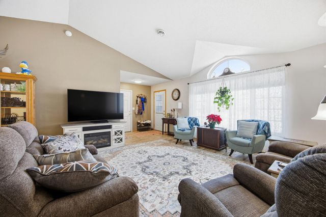 328 30th Street N, Moorhead, MN 56560