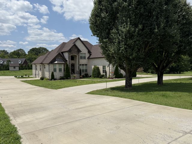 758 Waldron Rd, La Vergne, TN 37086