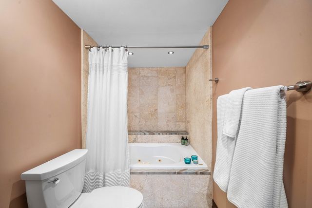 111 Yacht Club Way 108, Hypoluxo, FL 33462