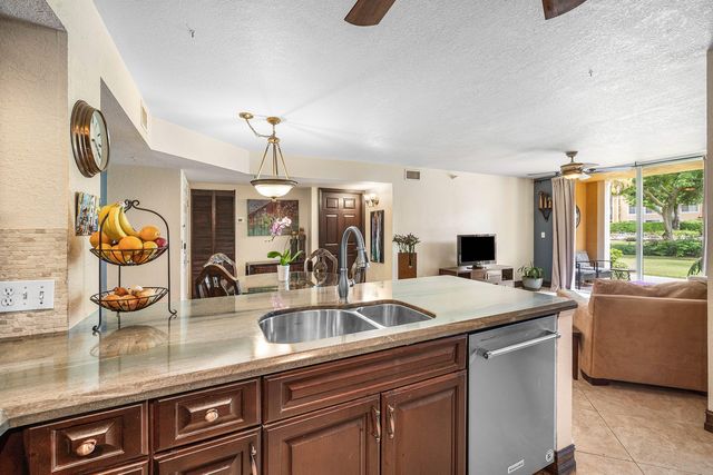 111 Yacht Club Way 108, Hypoluxo, FL 33462