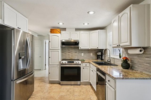 4201 BEACON SQUARE DRIVE, Holiday, FL 34691