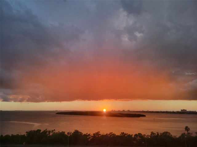 7100 SUNSHINE SKYWAY LANE S 906, St Petersburg, FL 33711