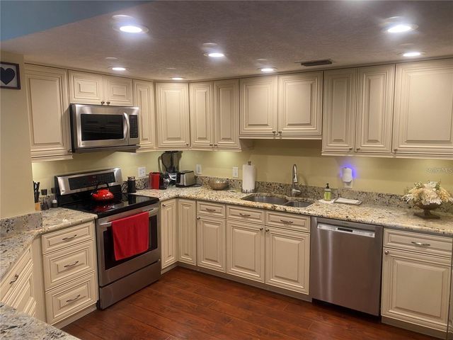 7100 SUNSHINE SKYWAY LANE S 906, St Petersburg, FL 33711