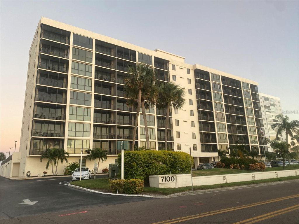 7100 SUNSHINE SKYWAY LANE S 906, St Petersburg, FL 33711