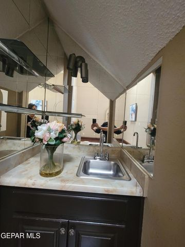 685 Bluff Canyon, El Paso, TX 79912