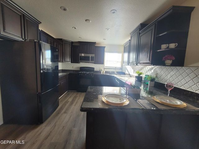 685 Bluff Canyon, El Paso, TX 79912