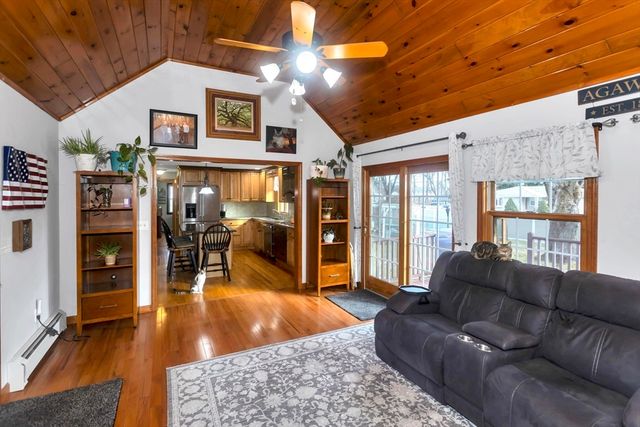 47 Roberta Cir, Agawam, MA 01001