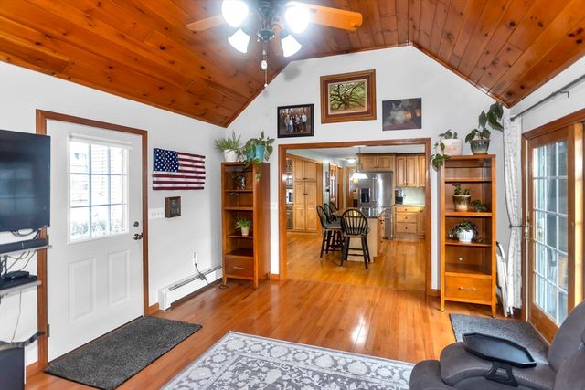 47 Roberta Cir, Agawam, MA 01001