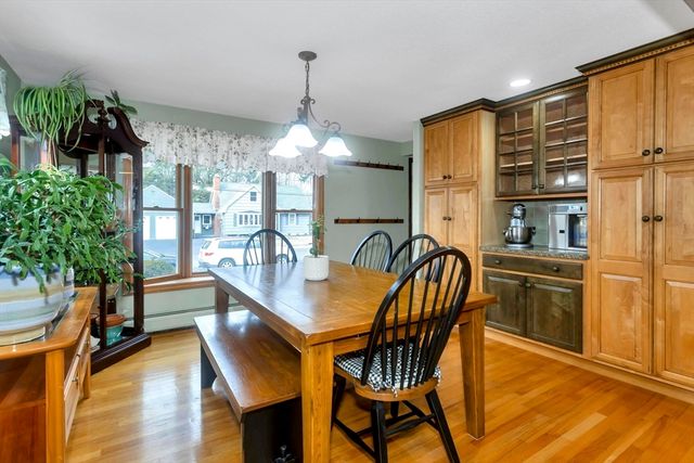 47 Roberta Cir, Agawam, MA 01001