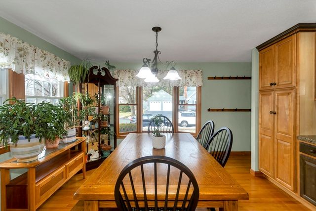 47 Roberta Cir, Agawam, MA 01001