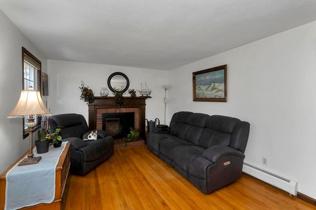 47 Roberta Cir, Agawam, MA 01001