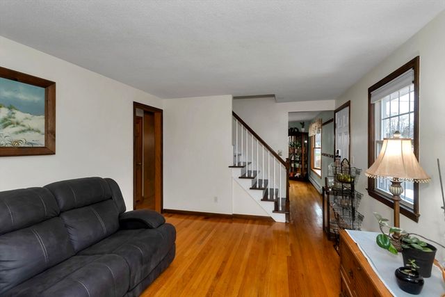 47 Roberta Cir, Agawam, MA 01001