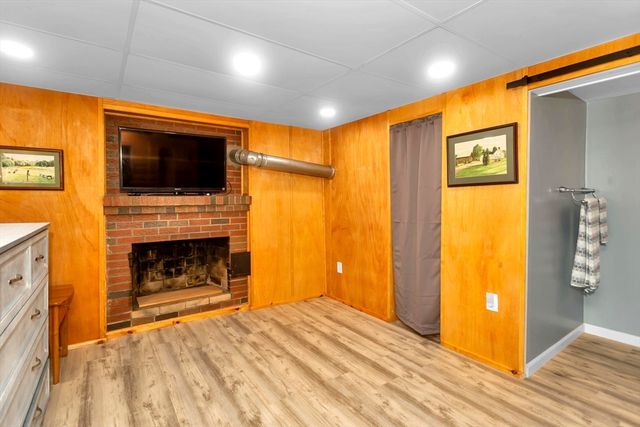 47 Roberta Cir, Agawam, MA 01001