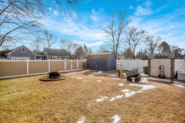 47 Roberta Cir, Agawam, MA 01001