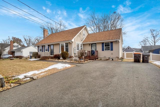 47 Roberta Cir, Agawam, MA 01001