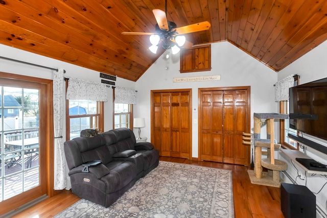 47 Roberta Cir, Agawam, MA 01001