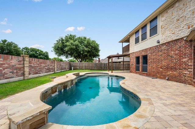 7020 Ridge Crest Drive, North Richland Hills, TX 76182