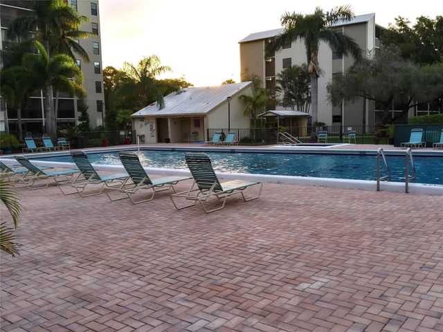 2112 S Cypress Bend Drive 207, Pompano Beach, FL 33069