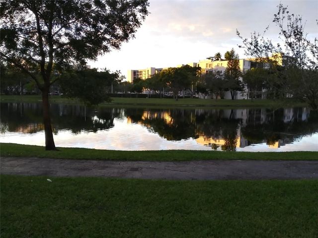 2112 S Cypress Bend Drive 207, Pompano Beach, FL 33069