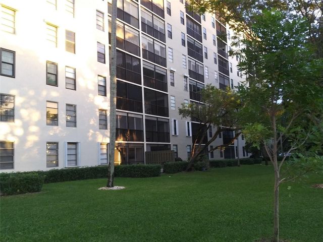 2112 S Cypress Bend Drive 207, Pompano Beach, FL 33069