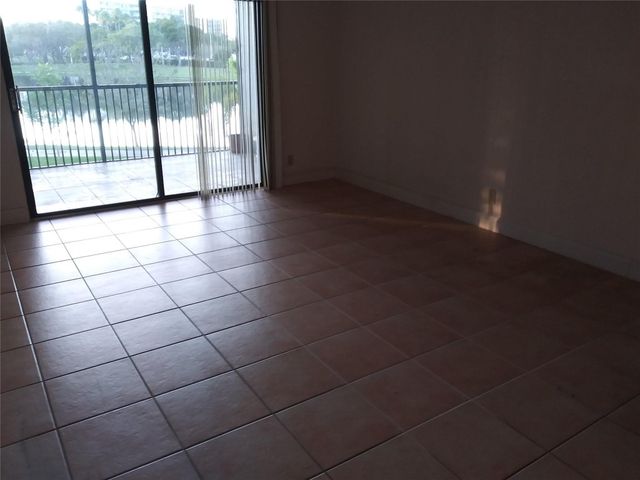 2112 S Cypress Bend Drive 207, Pompano Beach, FL 33069