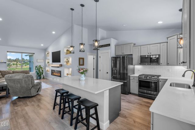 4137 NW 39th Drive, Redmond, OR 97756