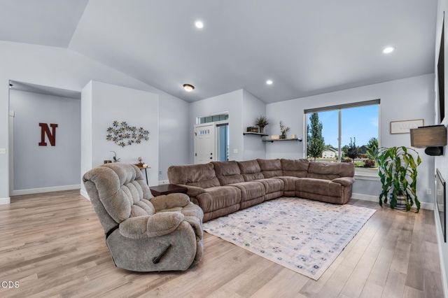 4137 NW 39th Drive, Redmond, OR 97756