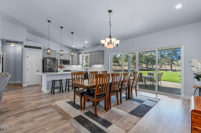 4137 NW 39th Drive, Redmond, OR 97756