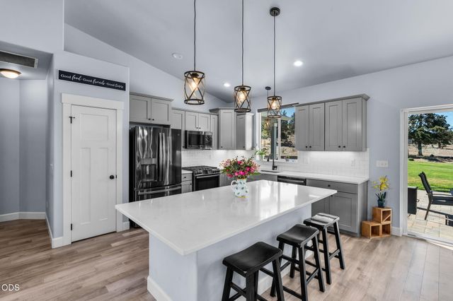 4137 NW 39th Drive, Redmond, OR 97756