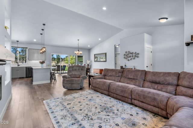 4137 NW 39th Drive, Redmond, OR 97756