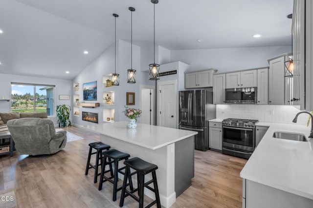4137 NW 39th Drive, Redmond, OR 97756