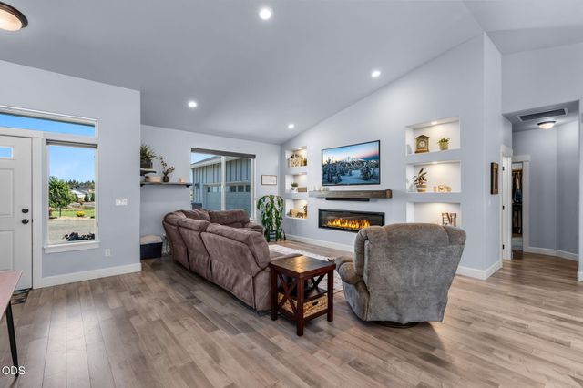 4137 NW 39th Drive, Redmond, OR 97756