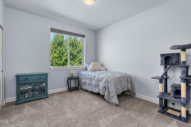 4137 NW 39th Drive, Redmond, OR 97756